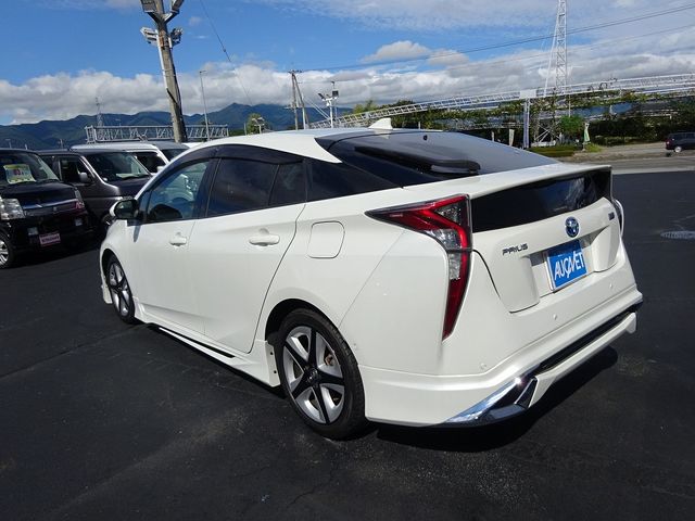 Toyota PRIUS 2017-01 9679-5