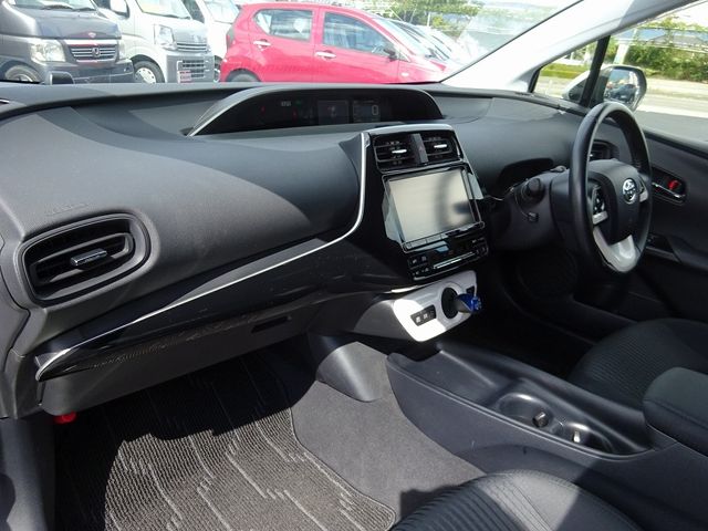 Toyota PRIUS 2017-01 9679-17