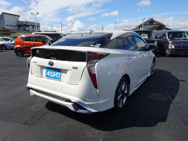 Toyota PRIUS 2017-01 9679-3