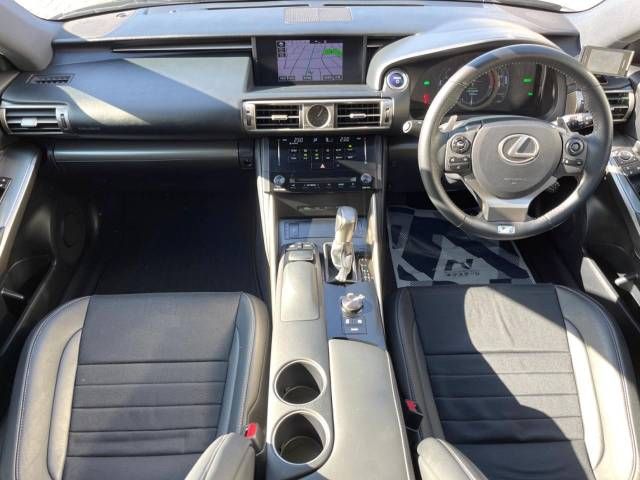 Lexus IS 2013-09 185307-1