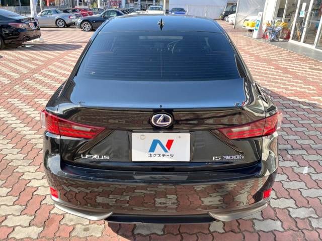 Lexus IS 2013-09 185307-15