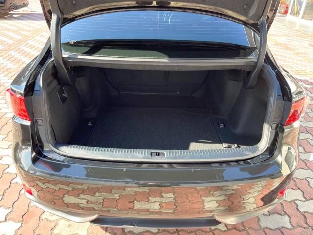Lexus IS 2013-09 185307-10