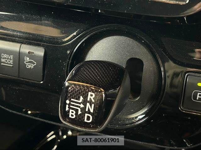 Toyota PRIUS PHV 2017-12 211821-11