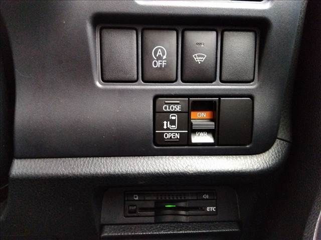 Toyota VOXY 2014-07 196606-12