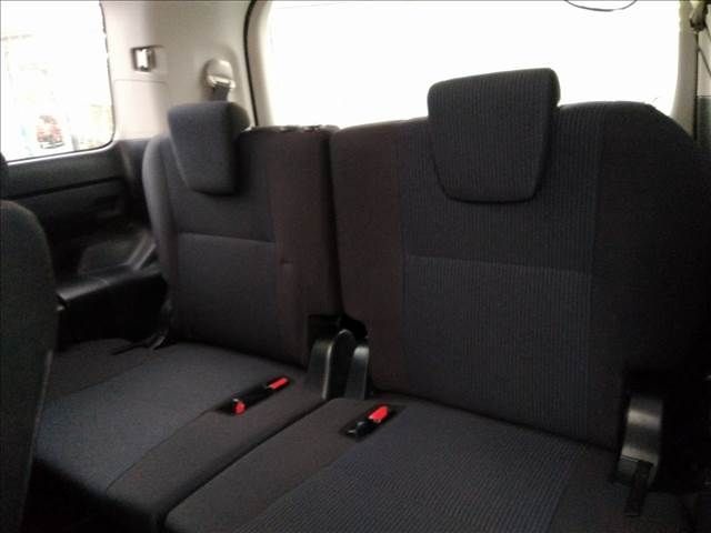 Toyota VOXY 2014-07 196606-9