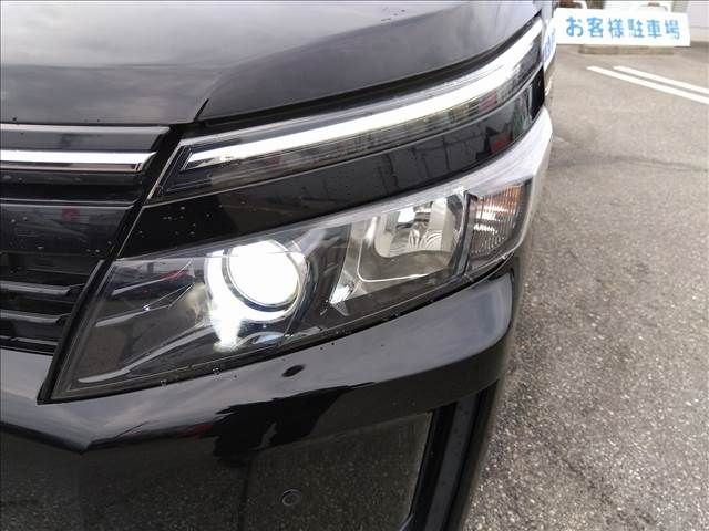 Toyota VOXY 2014-07 196606-14