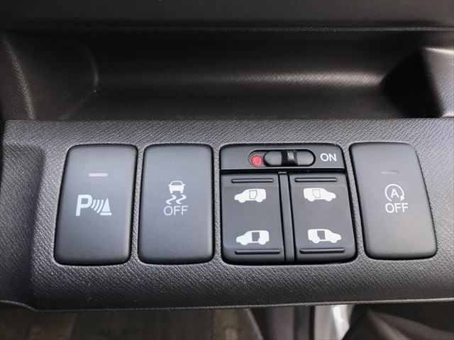 Honda e 2014-03 180998-8