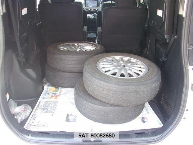 Toyota NOAH HYBRID 2014-10 365187-18