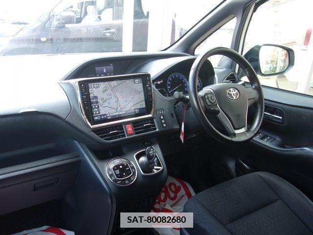 Toyota NOAH HYBRID 2014-10 365187-1