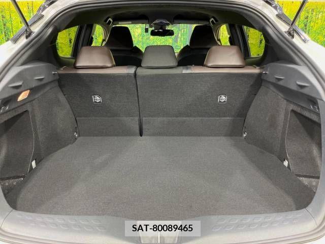 Toyota C-HR 2018-11 389942-10