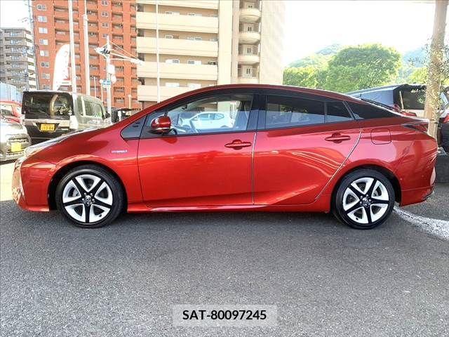 Toyota PRIUS 2017-07 281701-10