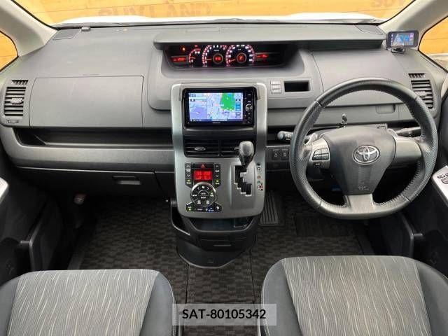 Toyota VOXY 2012-05 327326-1