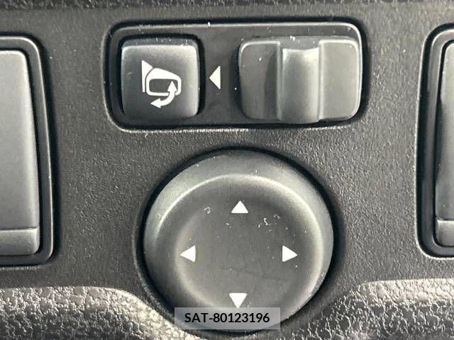 Nissan NOTE 2017-03 305366-7