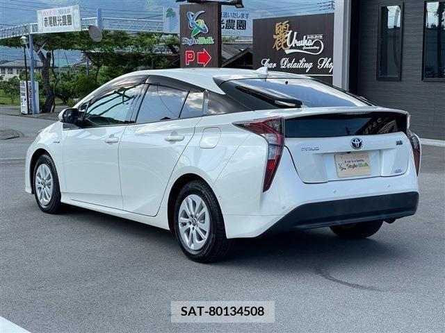 Toyota PRIUS 2017-05 282242-6