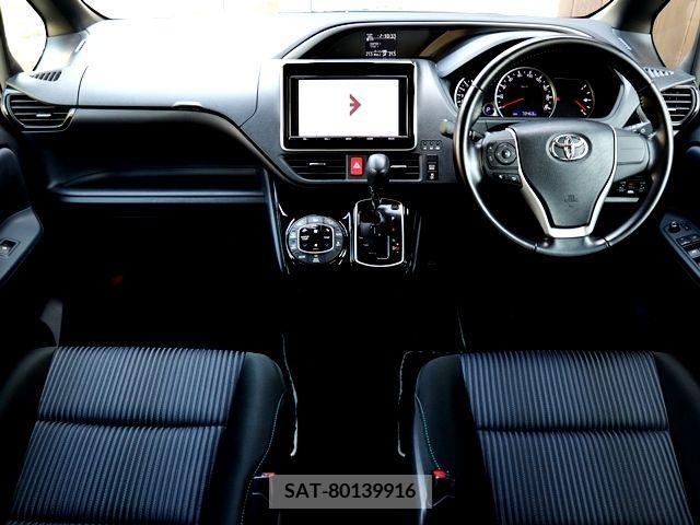 Toyota VOXY 2017-01 230697-1
