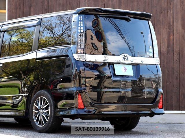 Toyota VOXY 2017-01 230697-12