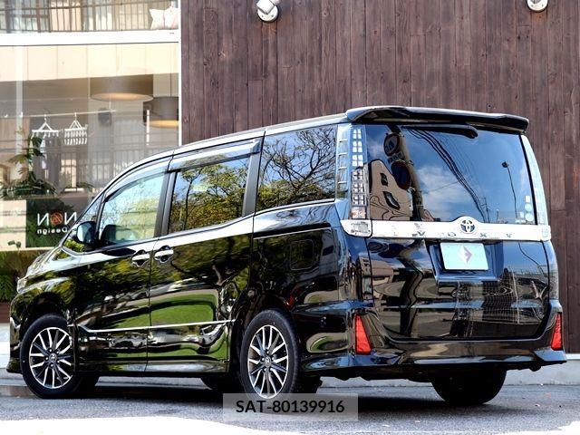 Toyota VOXY 2017-01 230697-2