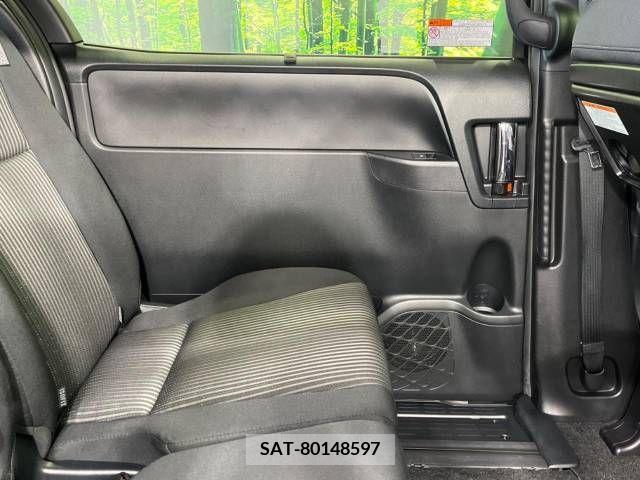 Toyota VOXY 2018-02 234460-9