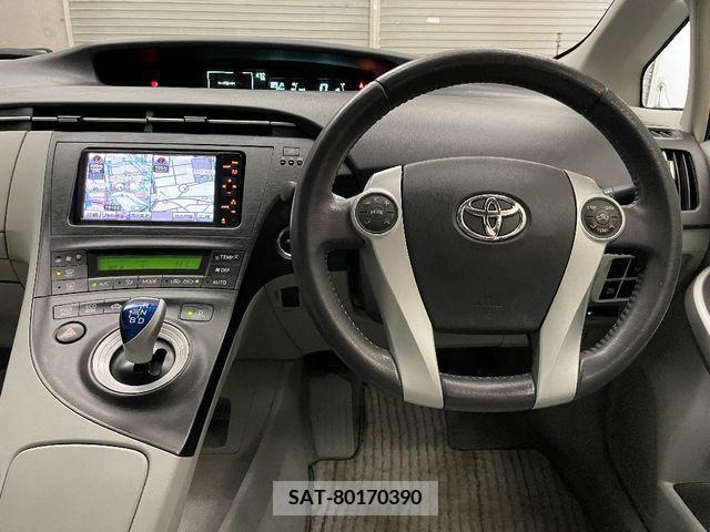 Toyota PRIUS 2011-01 240670-1