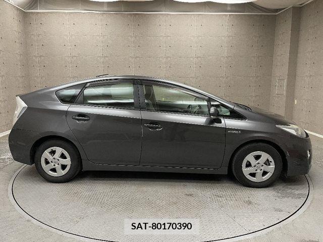 Toyota PRIUS 2011-01 240670-7