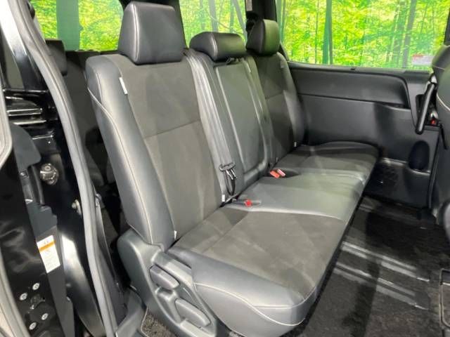 Toyota NOAH 2018-07 185086-11
