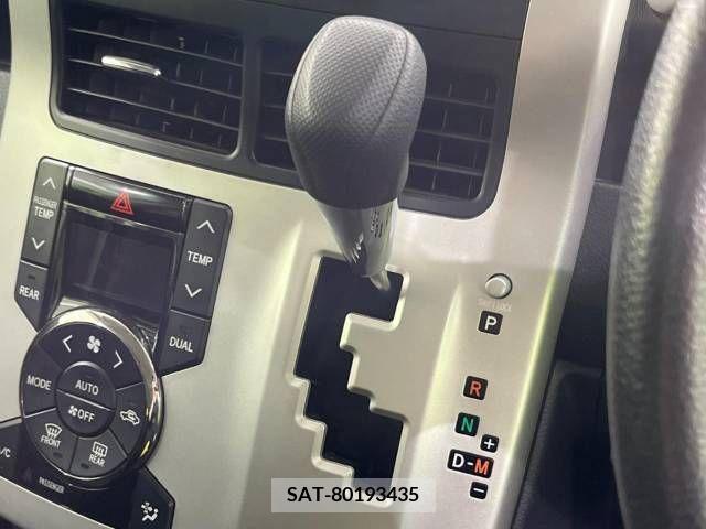 Toyota NOAH 2013-11 279512-19