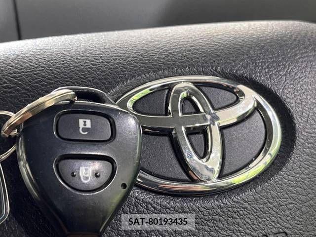 Toyota NOAH 2013-11 279512-6