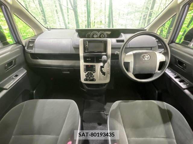 Toyota NOAH 2013-11 279512-1