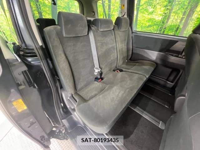 Toyota NOAH 2013-11 279512-8