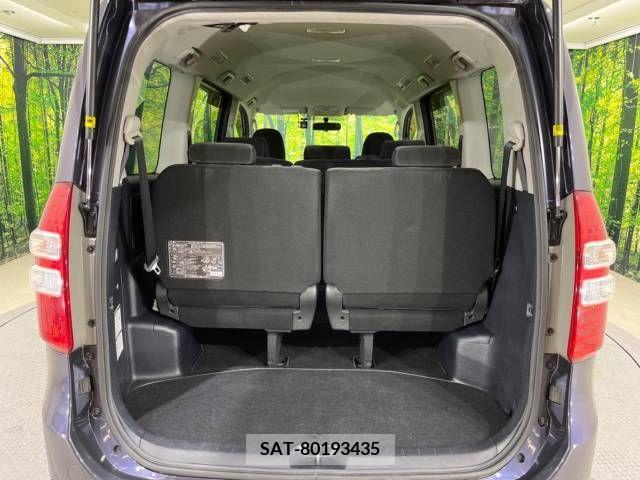 Toyota NOAH 2013-11 279512-9