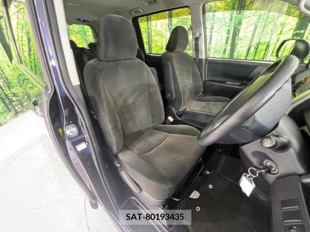 Toyota NOAH 2013-11 279512-7