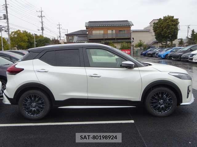 Nissan KICKS 2021-12 235399-15