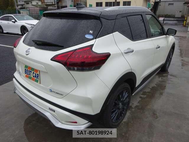 Nissan KICKS 2021-12 235399-7