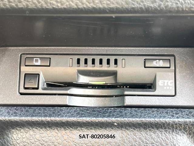 Toyota VOXY 2017-06 321506-7