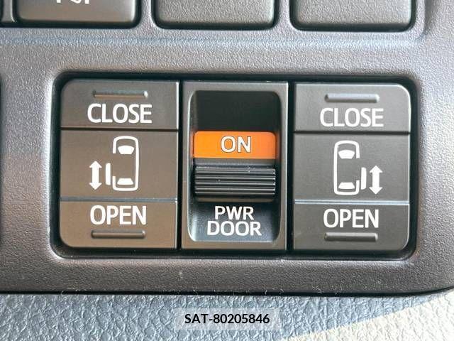 Toyota VOXY 2017-06 321506-6