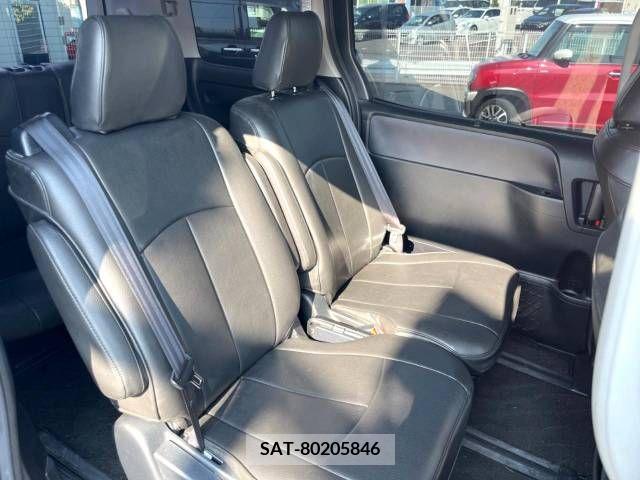 Toyota VOXY 2017-06 321506-11