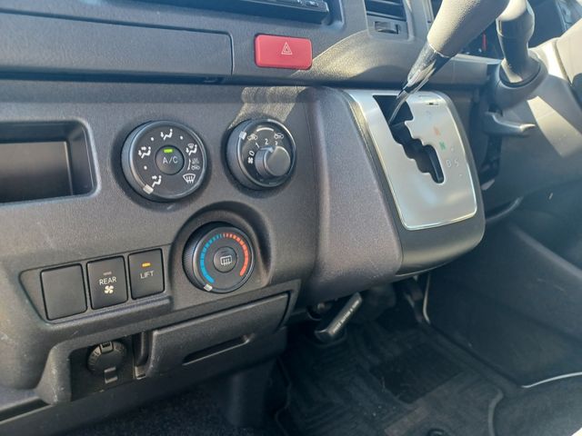 Toyota HIACE VAN 2017-09 24638-16