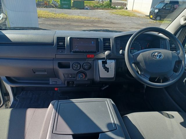 Toyota HIACE VAN 2017-09 24638-1
