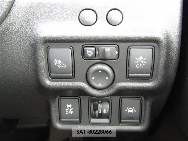 Nissan NOTE 2017-06 305378-4