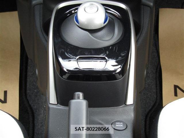 Nissan NOTE 2017-06 305378-15