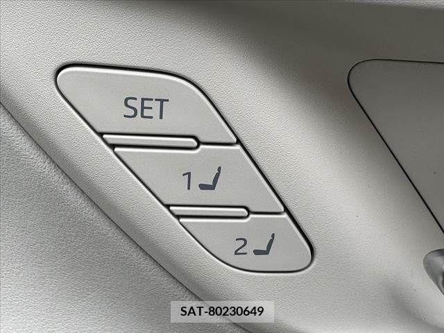 Toyota CROWN 2023-02 300658-5