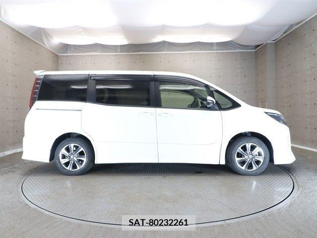 Toyota NOAH 2017-11 241270-22