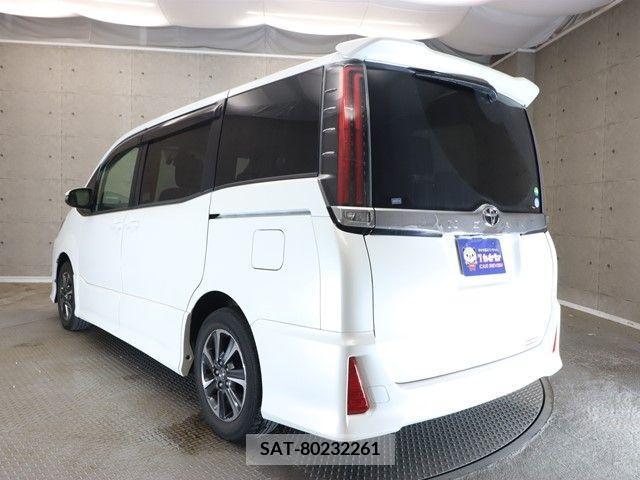 Toyota NOAH 2017-11 241270-24