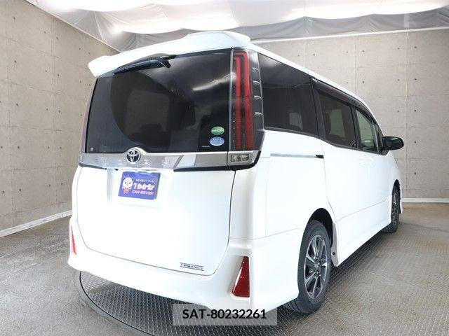 Toyota NOAH 2017-11 241270-1