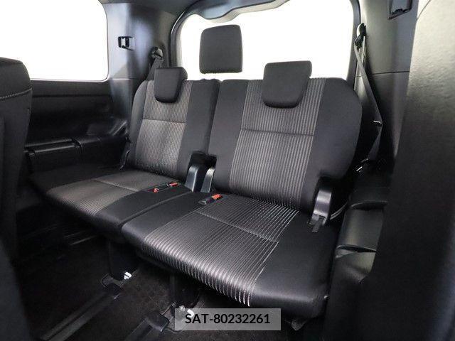 Toyota NOAH 2017-11 241270-7