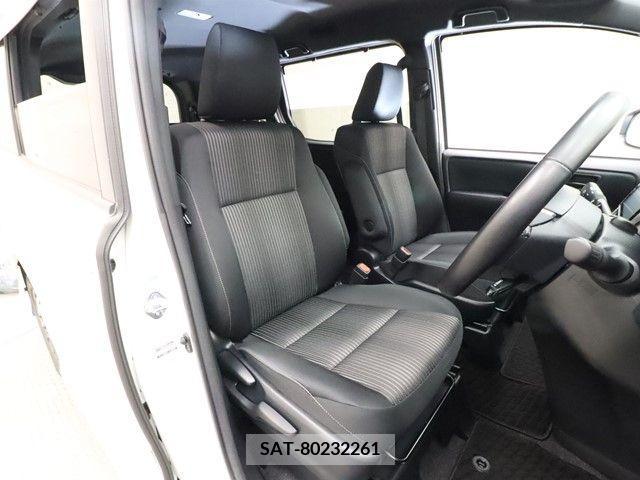 Toyota NOAH 2017-11 241270-3