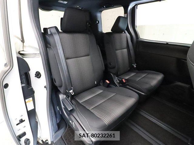 Toyota NOAH 2017-11 241270-4