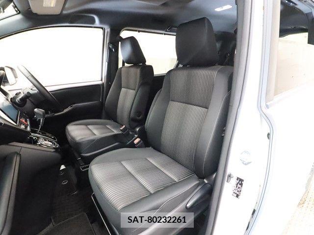 Toyota NOAH 2017-11 241270-5
