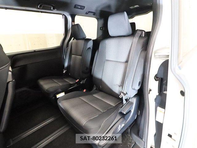 Toyota NOAH 2017-11 241270-6