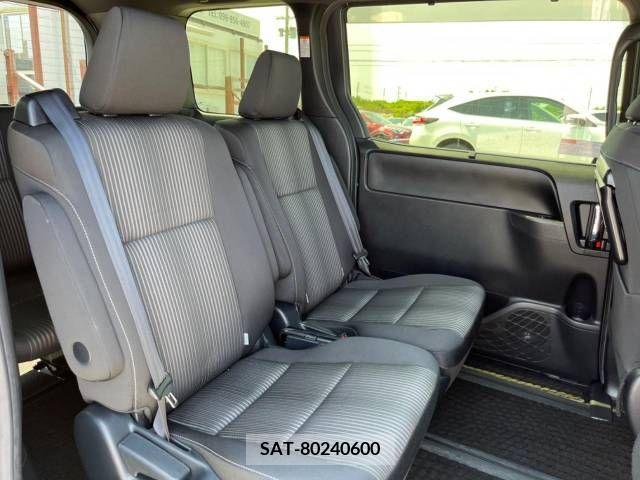 Toyota VOXY 2019-04 321617-9
